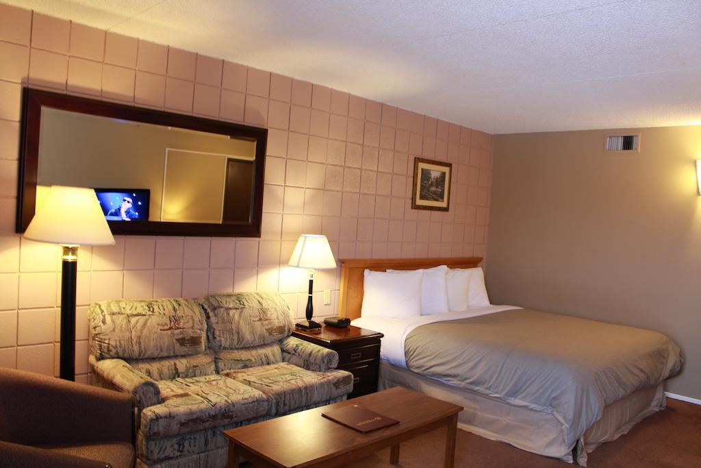 Canway Inn & Suites Dauphin Exterior foto