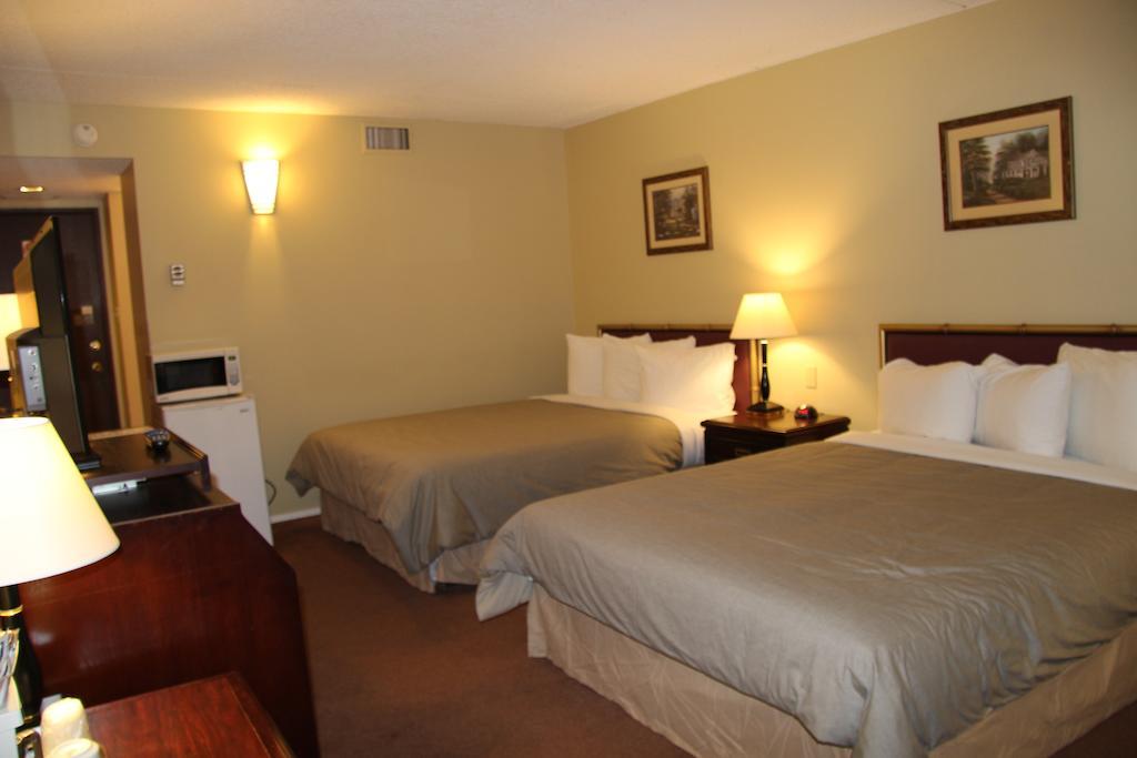 Canway Inn & Suites Dauphin Exterior foto