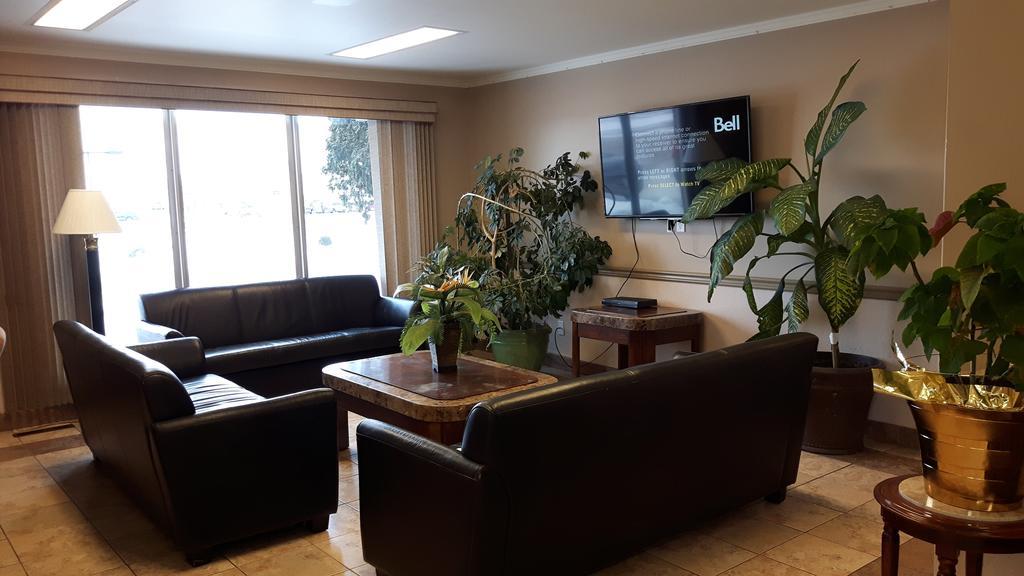 Canway Inn & Suites Dauphin Exterior foto